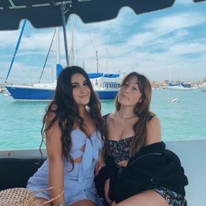 Meet your Posher, Deena